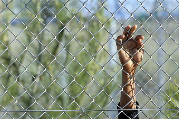 Προσοχή δολοφόνοι με στολή (και κουστούμι)